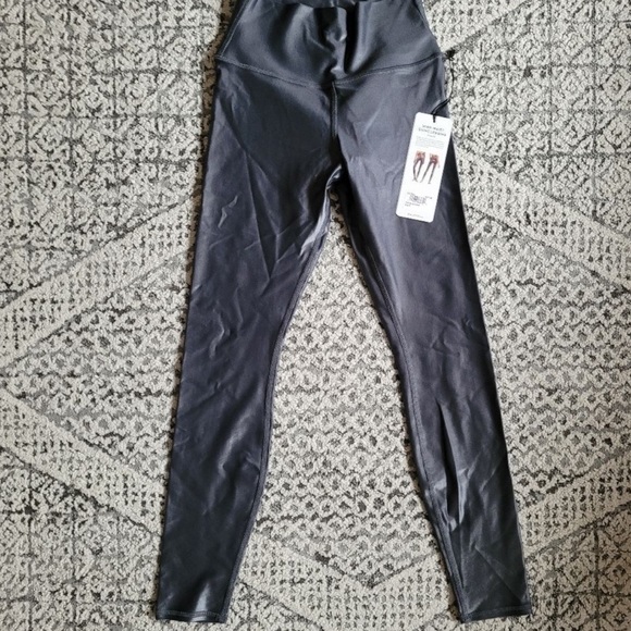 COPY - NWT Alo Yoga High Waist Shine Legging Size Small in Anthracite Shine! - Picture 3 of 5